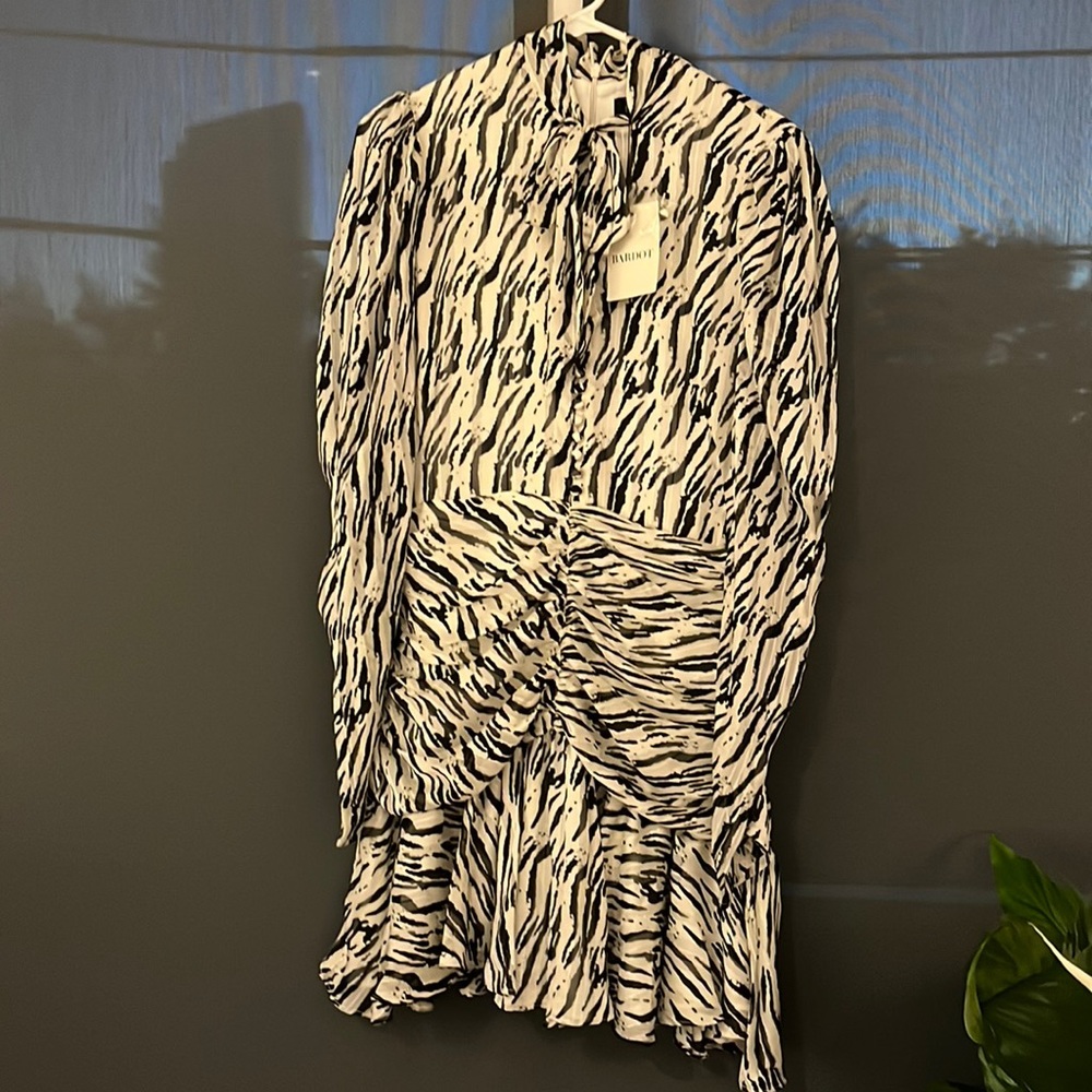 Brand new, mini dress, long-sleeve, lightweight. Tags still on! Black&white!